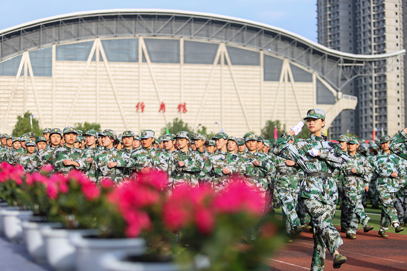 开云手机站官网举行2020级新生军训结训暨开学典礼(图13)