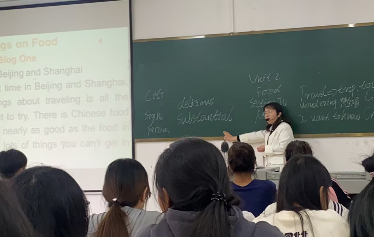 教育与体育学院英语示范课之探索高校教学方法新路径(图1)